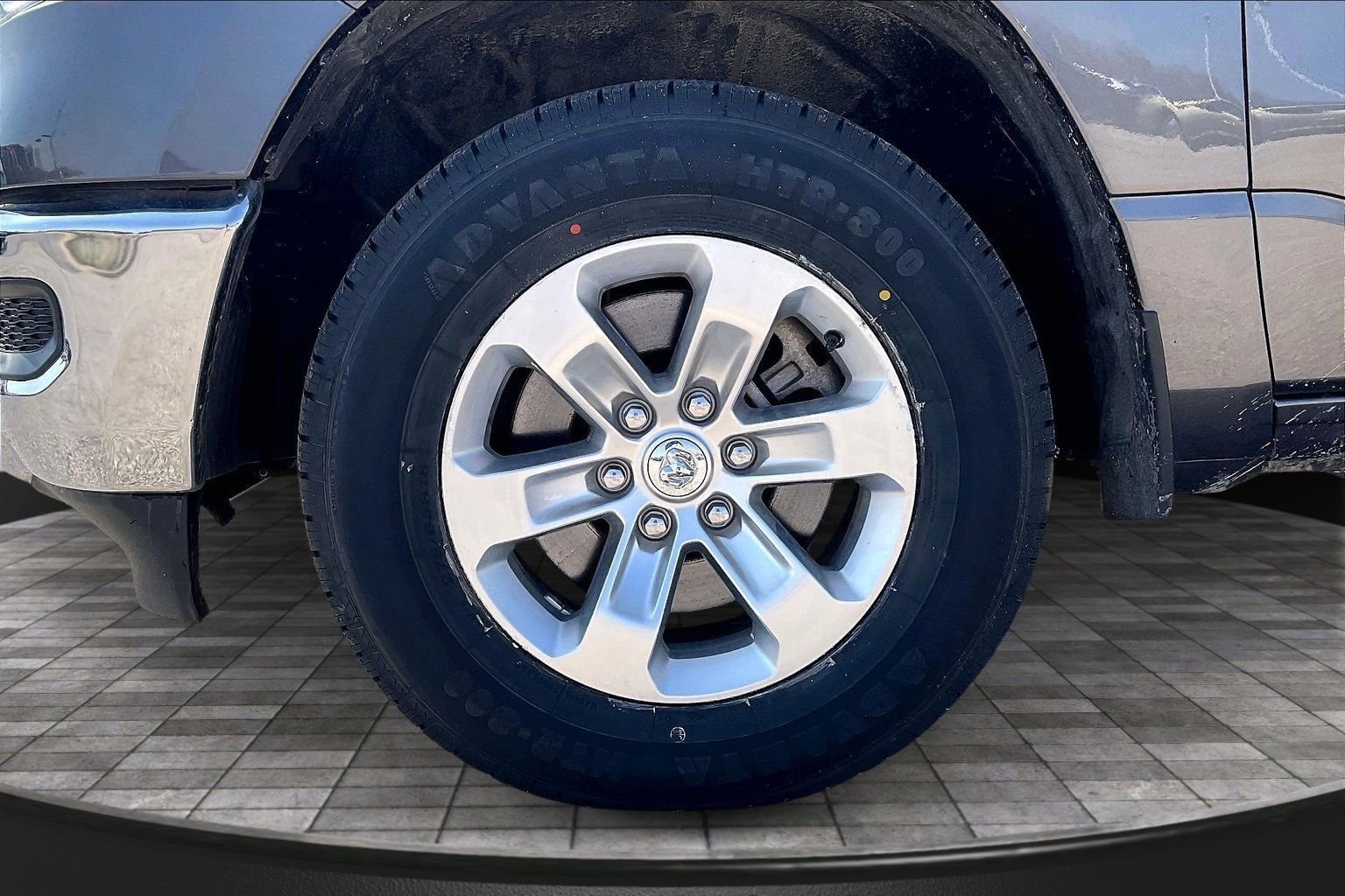Used 2024 RAM 1500 Laramie image 8