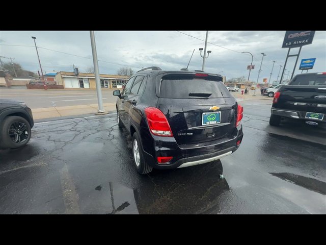 Certified 2022 Chevrolet Trax LT w/ LT Convenience Package image 6