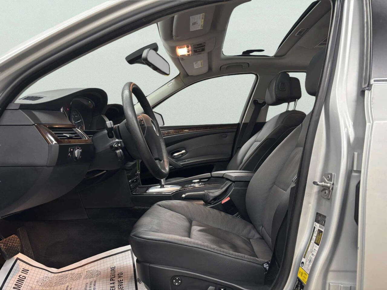 Used 2010 BMW 528i xDrive Sedan image 12