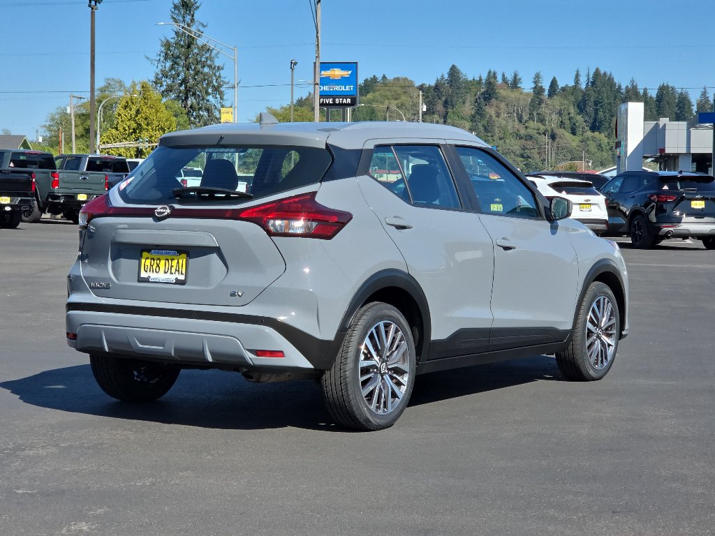 Used 2022 Nissan Kicks SV FWD image 5