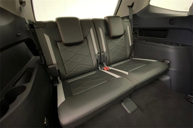 Used 2025 Volkswagen Atlas Peak Edition SE image 28