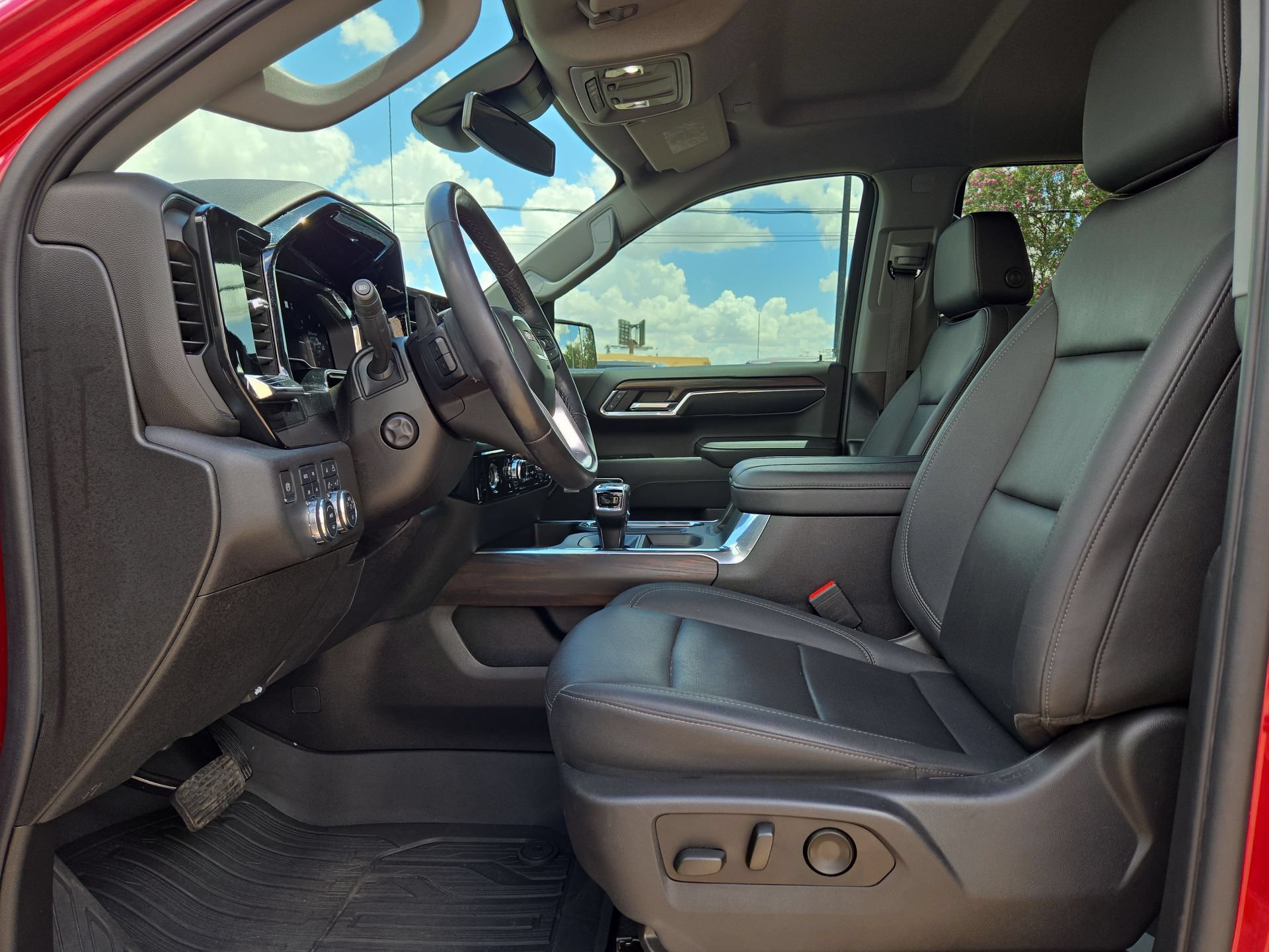 Used 2023 GMC Sierra 1500 SLT AWD/4WD image 16