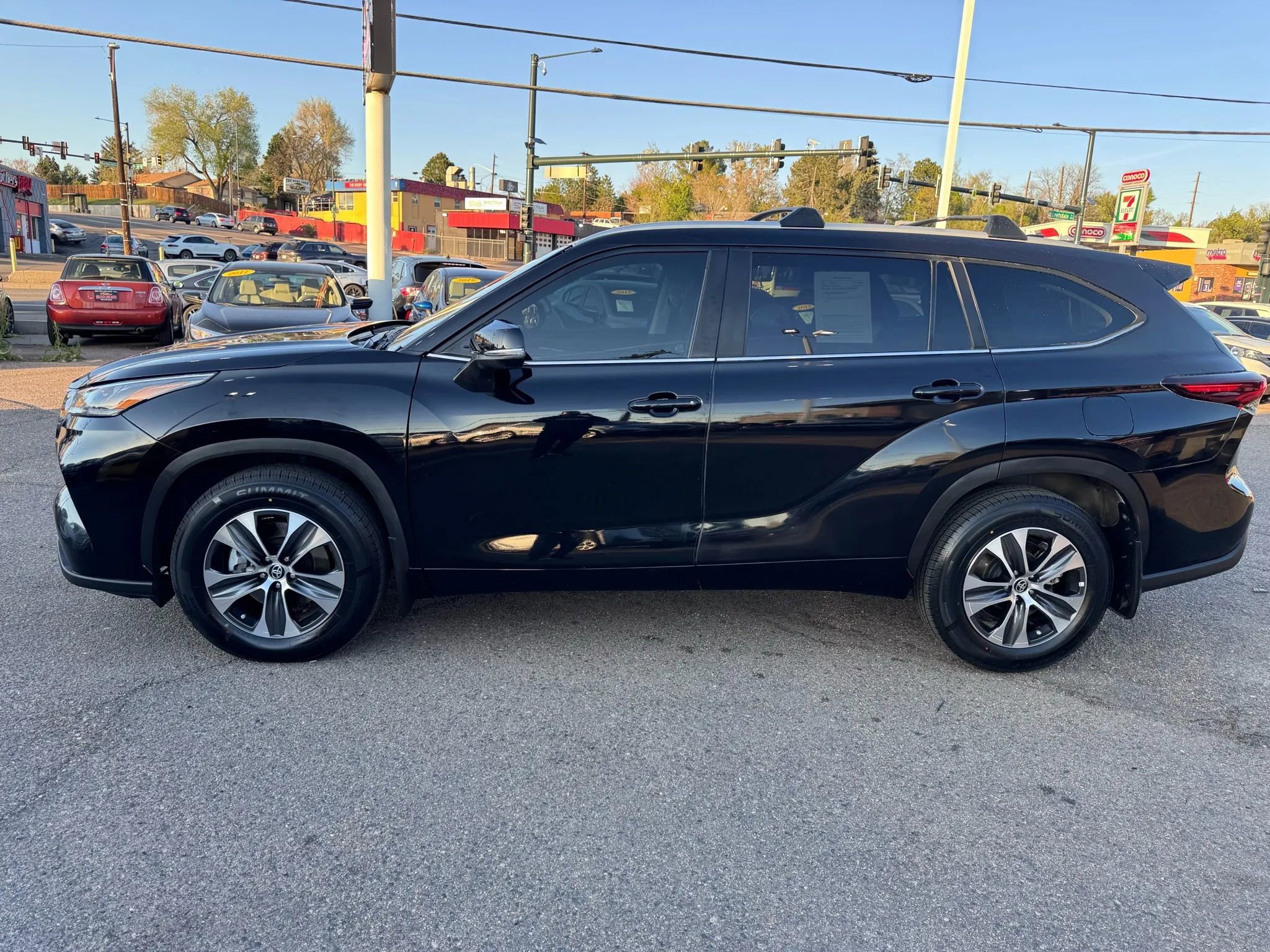 Used 2024 Toyota Highlander XLE image 5