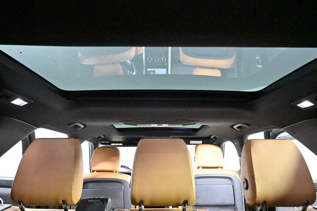 Used 2019 Land Rover Discovery HSE image 31
