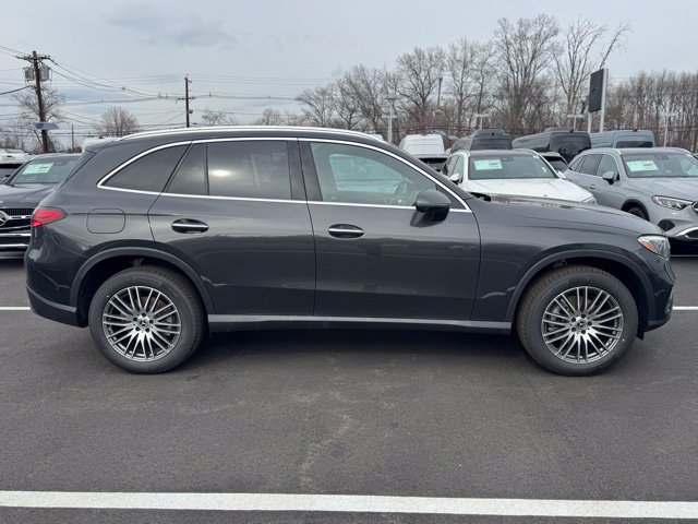 Used 2026 Mercedes-Benz GLC 300 4MATIC image 2
