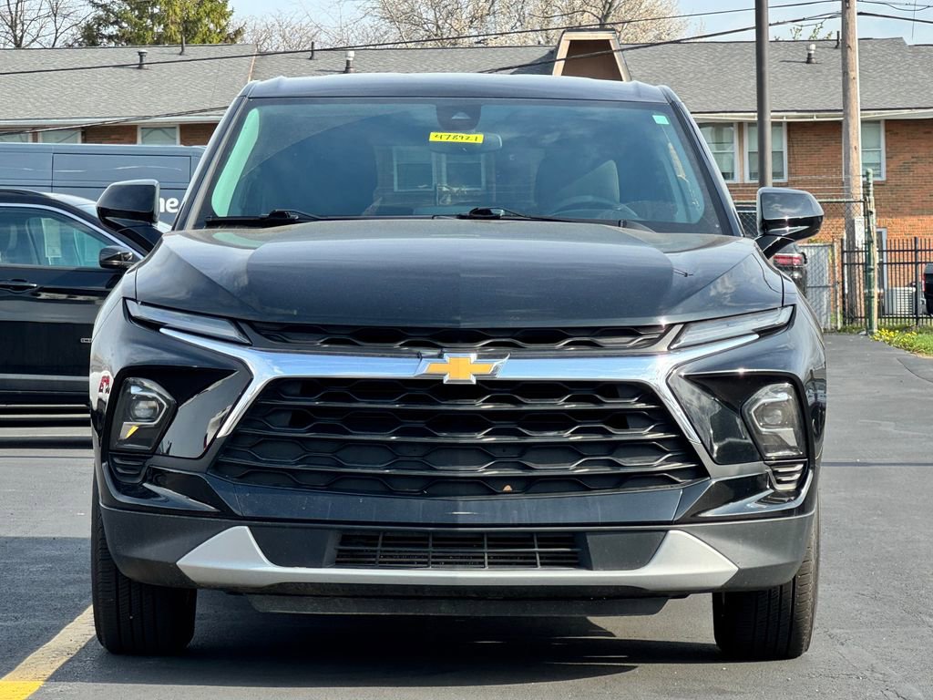 Used 2023 Chevrolet Blazer LT image 2