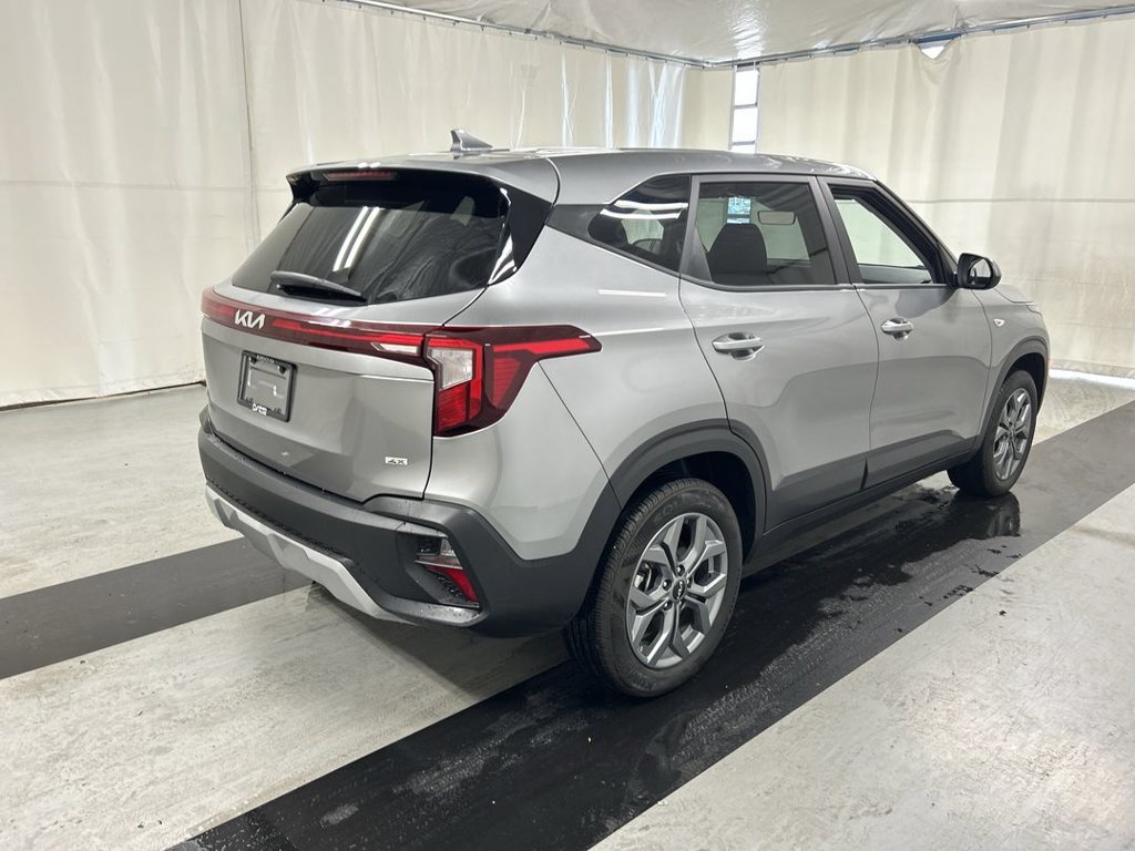 Used 2025 Kia Seltos LX AWD/4WD image 2