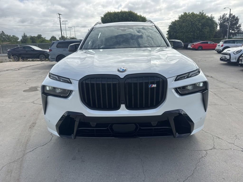 Used 2025 BMW X7 M60i image 10