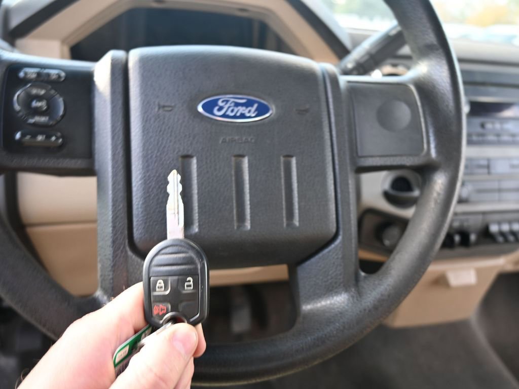 Used 2016 Ford F550 2WD Regular Cab Super Duty w/ XLT Interior Package image 47