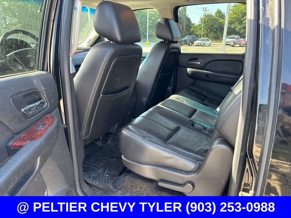 Used 2013 Chevrolet Suburban LT w/ Luxury Package AWD/4WD image 17