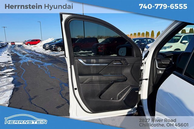 Used 2024 GMC Acadia Elevation image 12