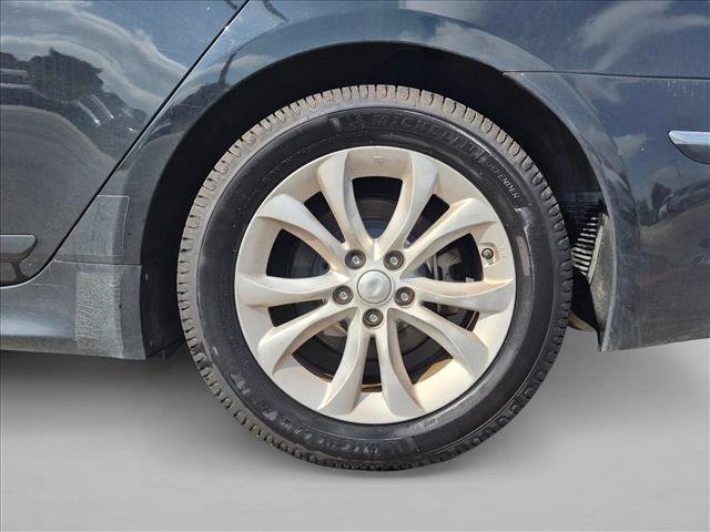 Used 2013 Hyundai Genesis 3.8 RWD image 12