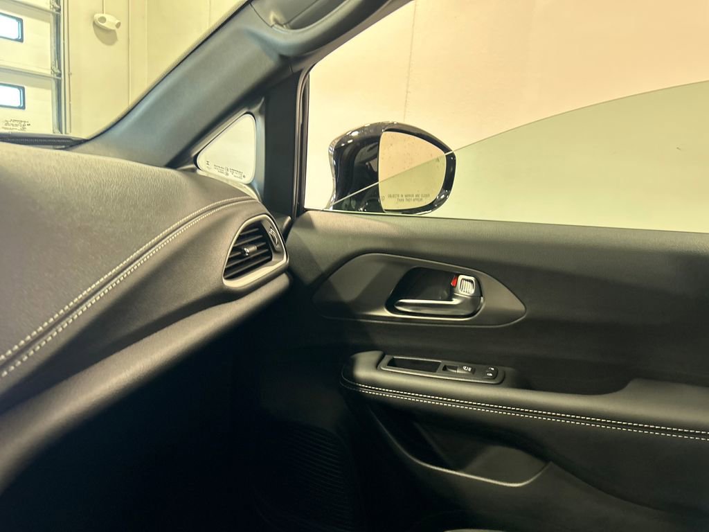 New 2026 Chrysler Pacifica Select FWD image 25