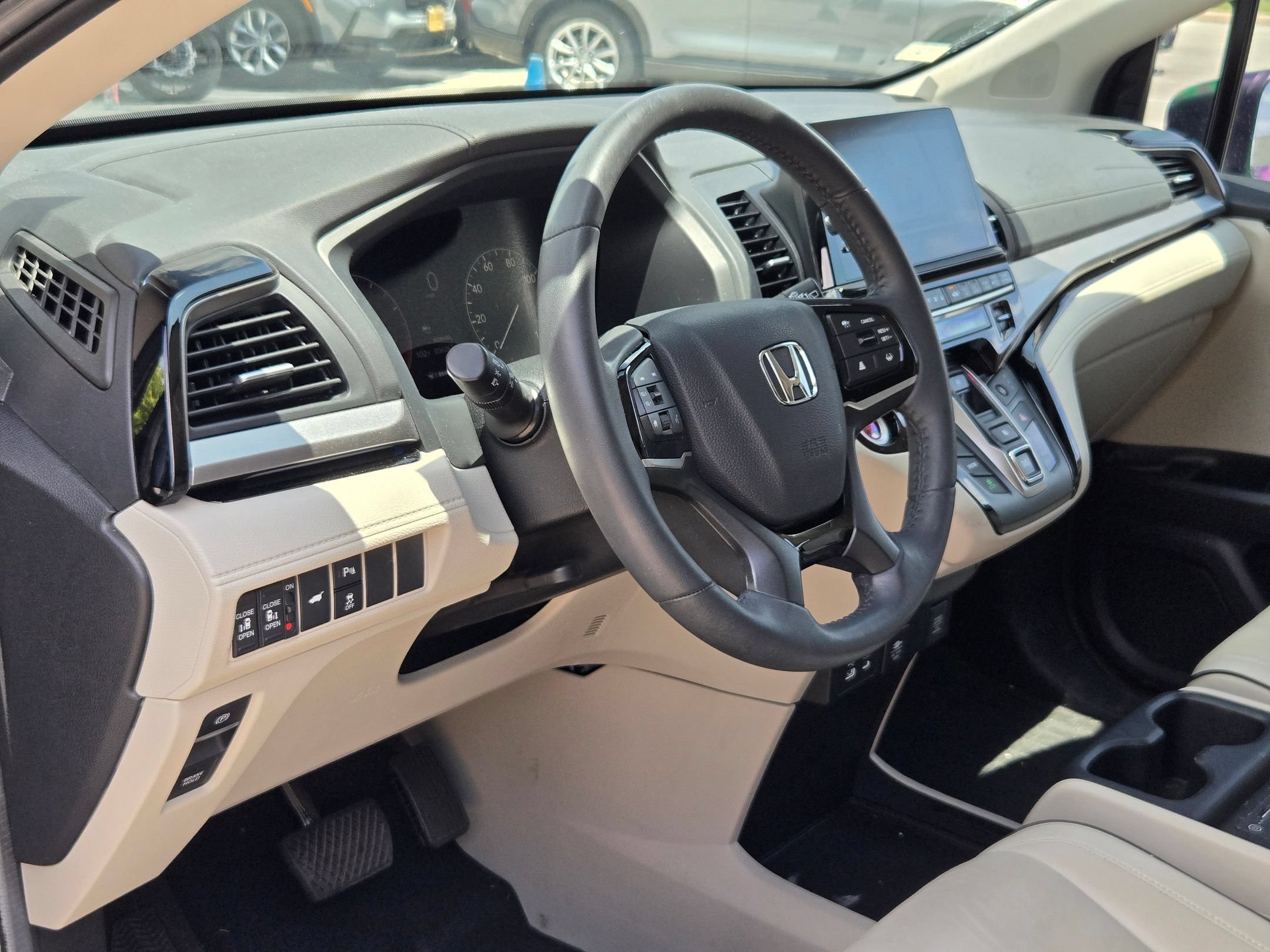 Used 2025 Honda Odyssey Touring image 12