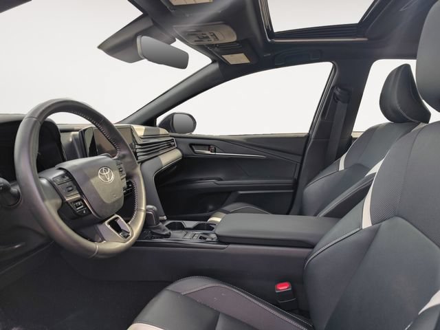 Used 2025 Toyota Camry SE w/ Convenience Package FWD image 9