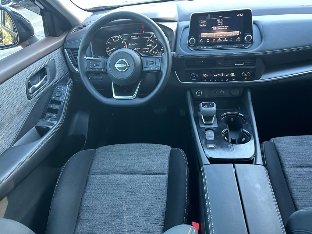 Used 2023 Nissan Rogue SV image 9