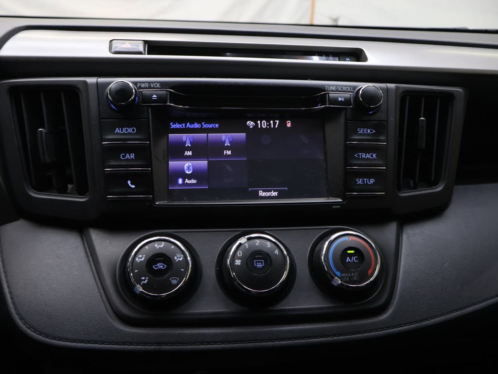 Used 2018 Toyota RAV4 LE AWD/4WD image 22