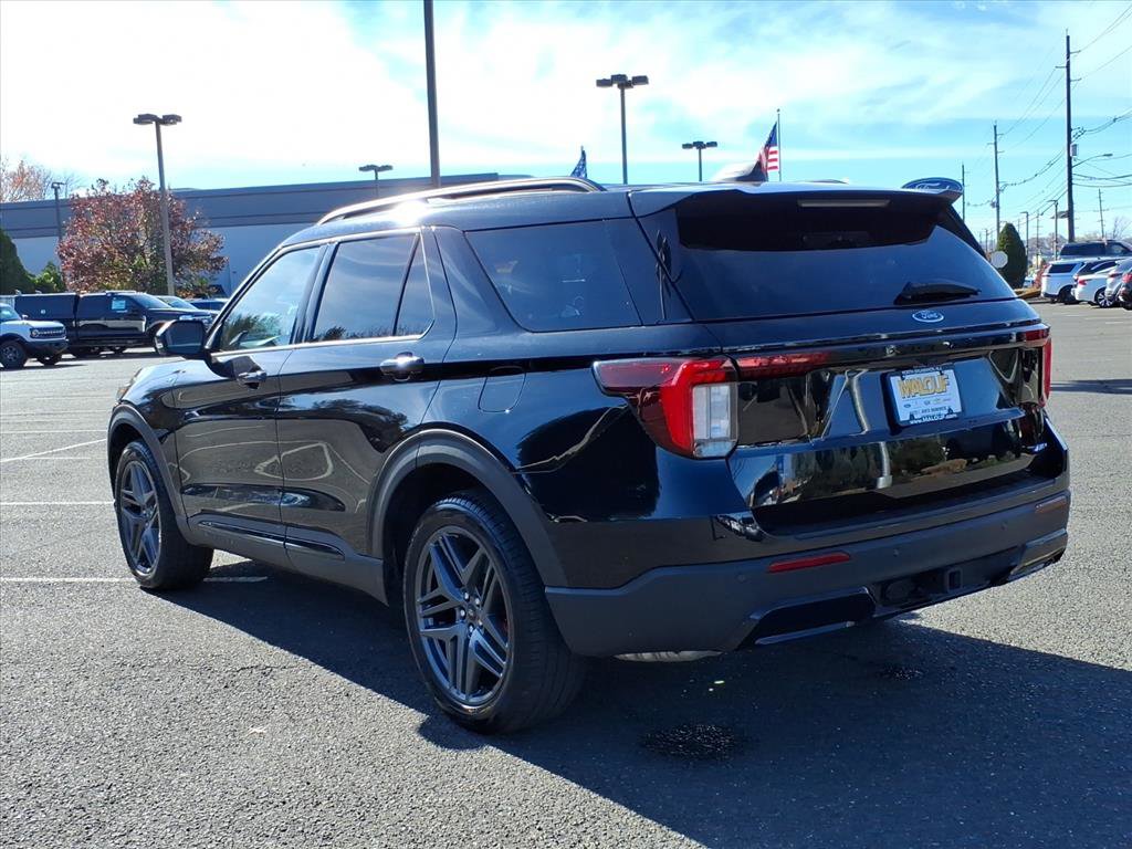 Used 2025 Ford Explorer ST-Line w/ ST-Line Street Pack image 5