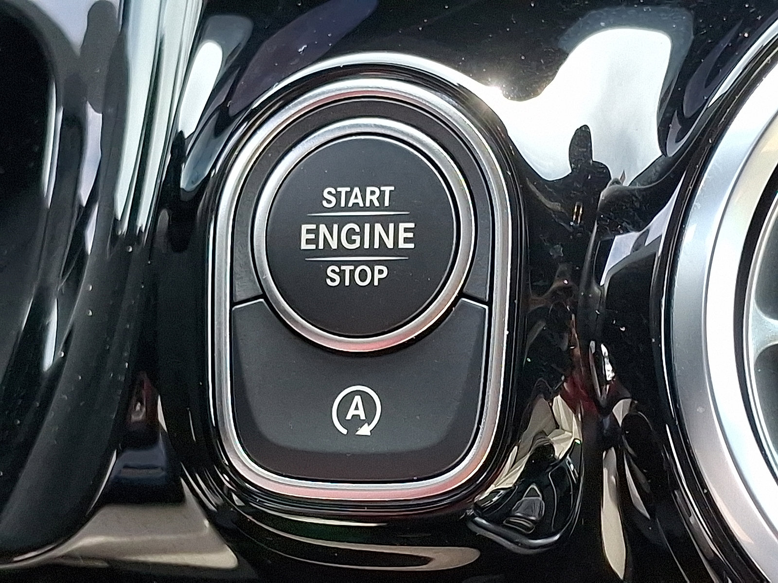 Certified 2025 Mercedes-Benz GLA 250 4MATIC image 24