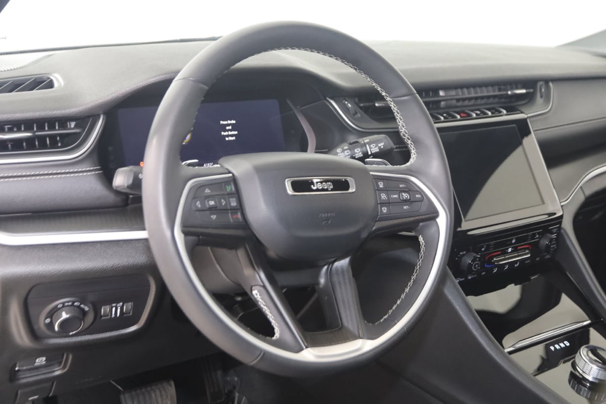 Used 2023 Jeep Grand Cherokee L Laredo AWD/4WD image 6