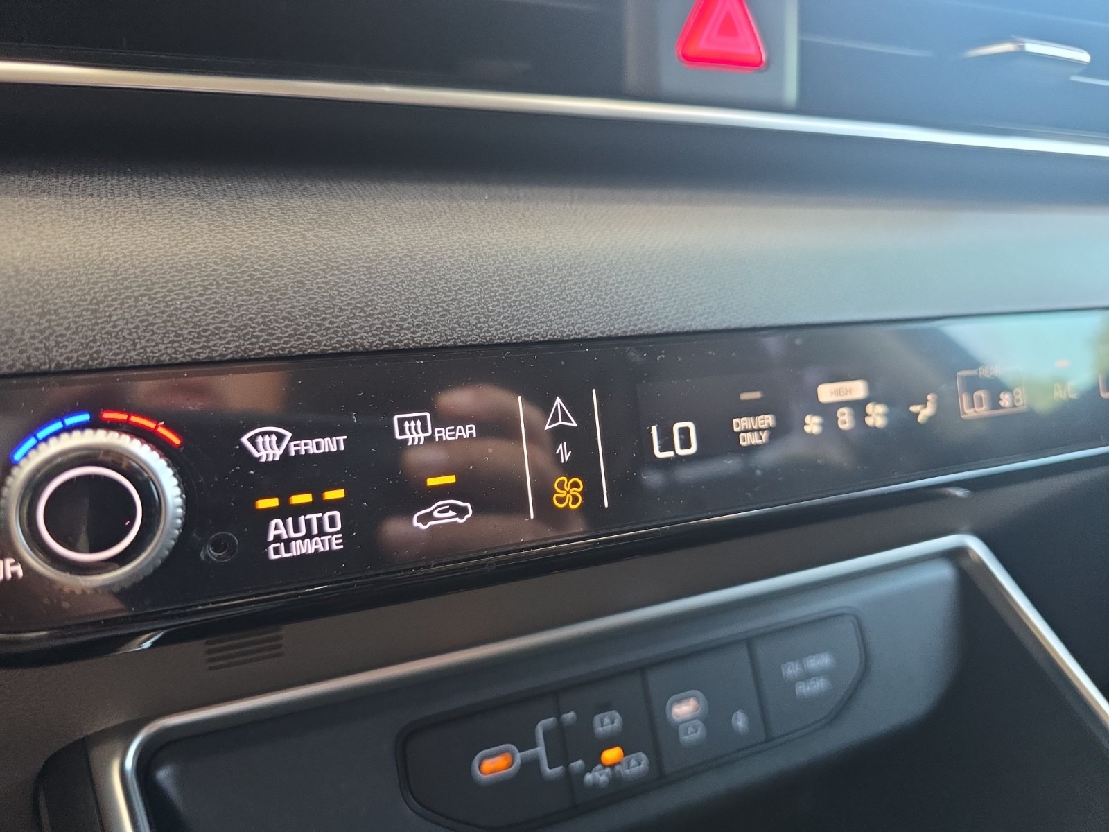 Used 2026 Kia Carnival EX FWD image 16