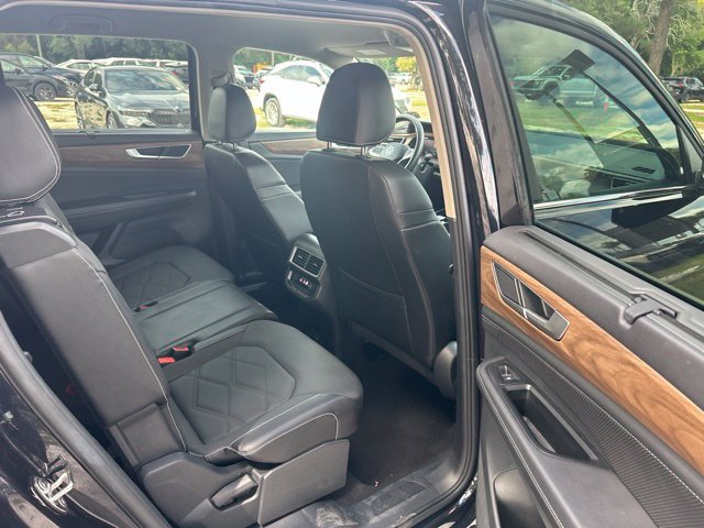 Used 2025 Volkswagen Atlas SE AWD/4WD image 9