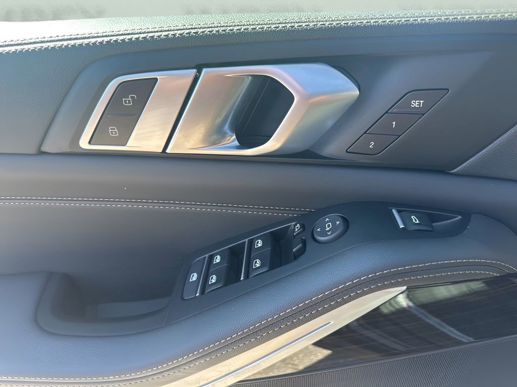 Used 2023 BMW X5 xDrive40i w/ M Sport Package image 28