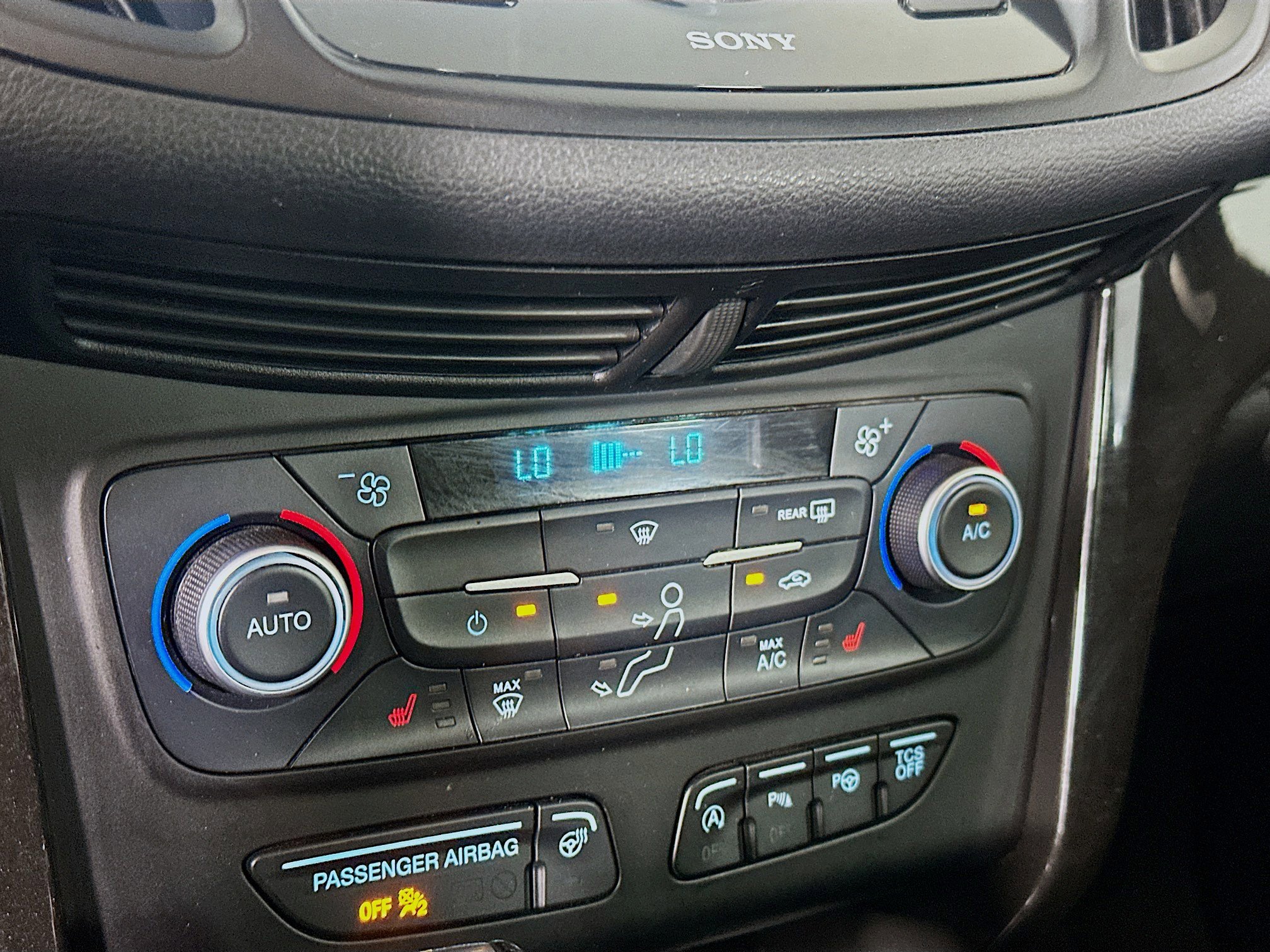 Used 2018 Ford Escape Titanium AWD/4WD image 23