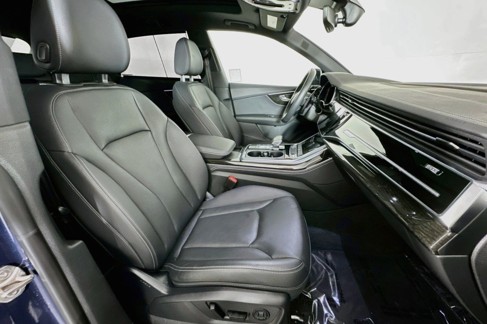 Used 2025 Audi Q8 Premium Plus AWD/4WD image 8