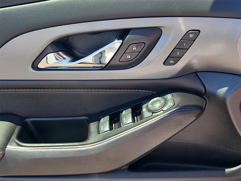 Used 2020 Chevrolet Traverse Premier w/ Redline Edition image 16