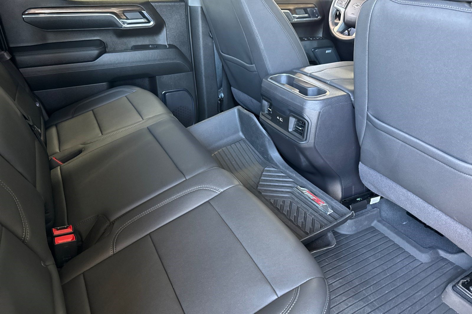 Used 2025 Chevrolet Silverado 1500 LT Trail Boss w/ LT Trail Boss Premium Package AWD/4WD image 32