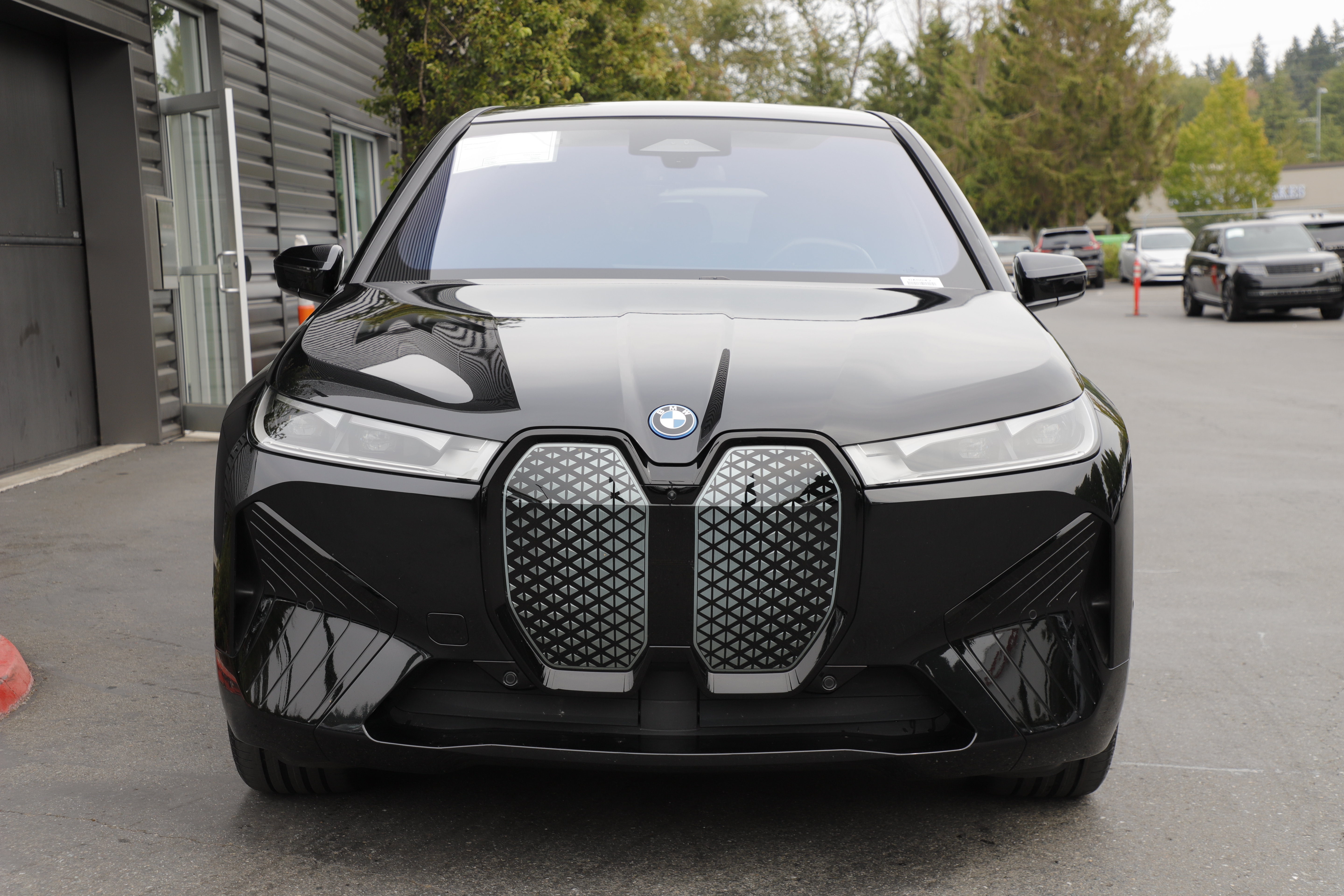 Used 2025 BMW iX xDrive50 w/ Sport Package AWD/4WD image 6