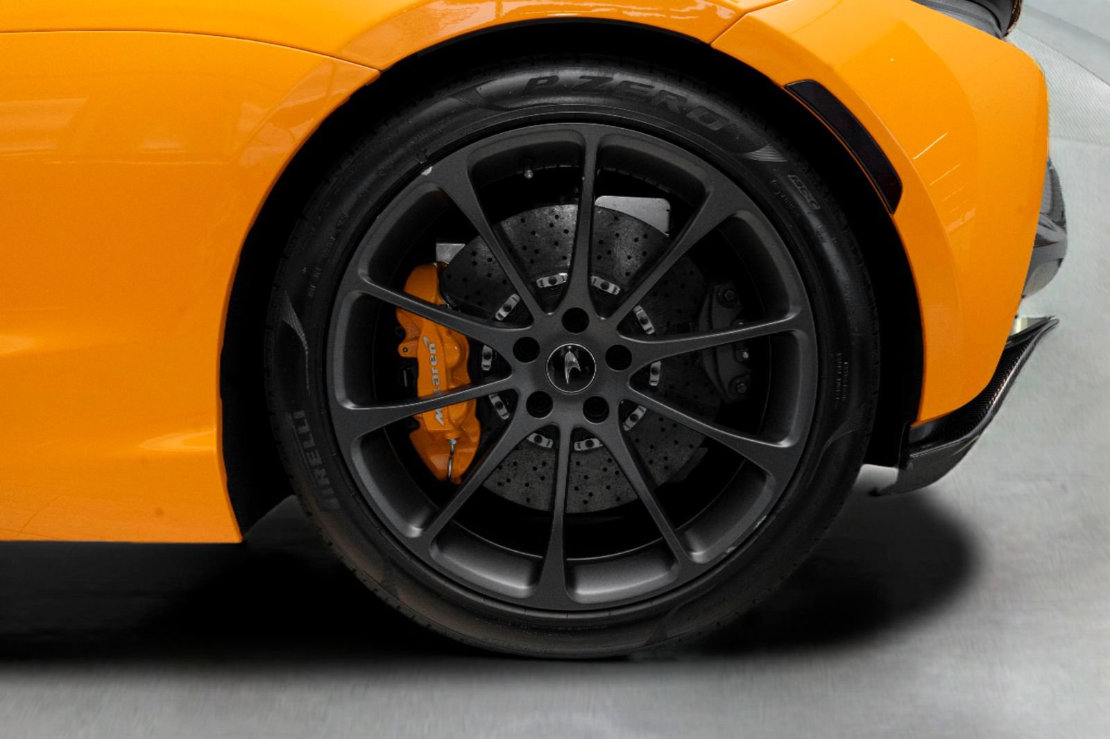 Used 2026 McLaren Artura Spider RWD image 14