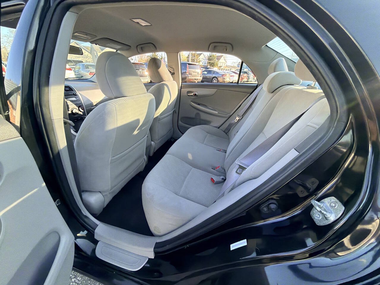 Used 2010 Toyota Corolla LE w/ All Weather Guard Pkg FWD image 9