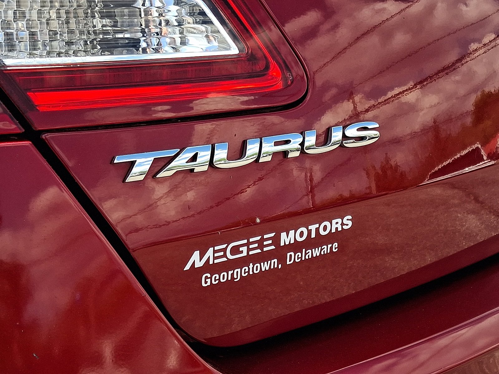 Used 2017 Ford Taurus SEL image 27