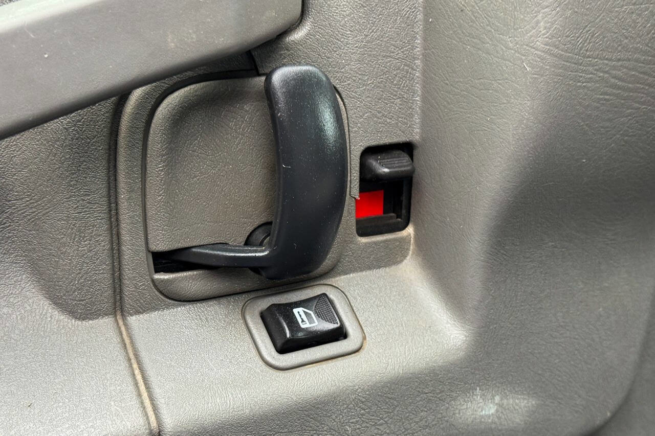 Used 2017 Chevrolet Express 2500 image 24