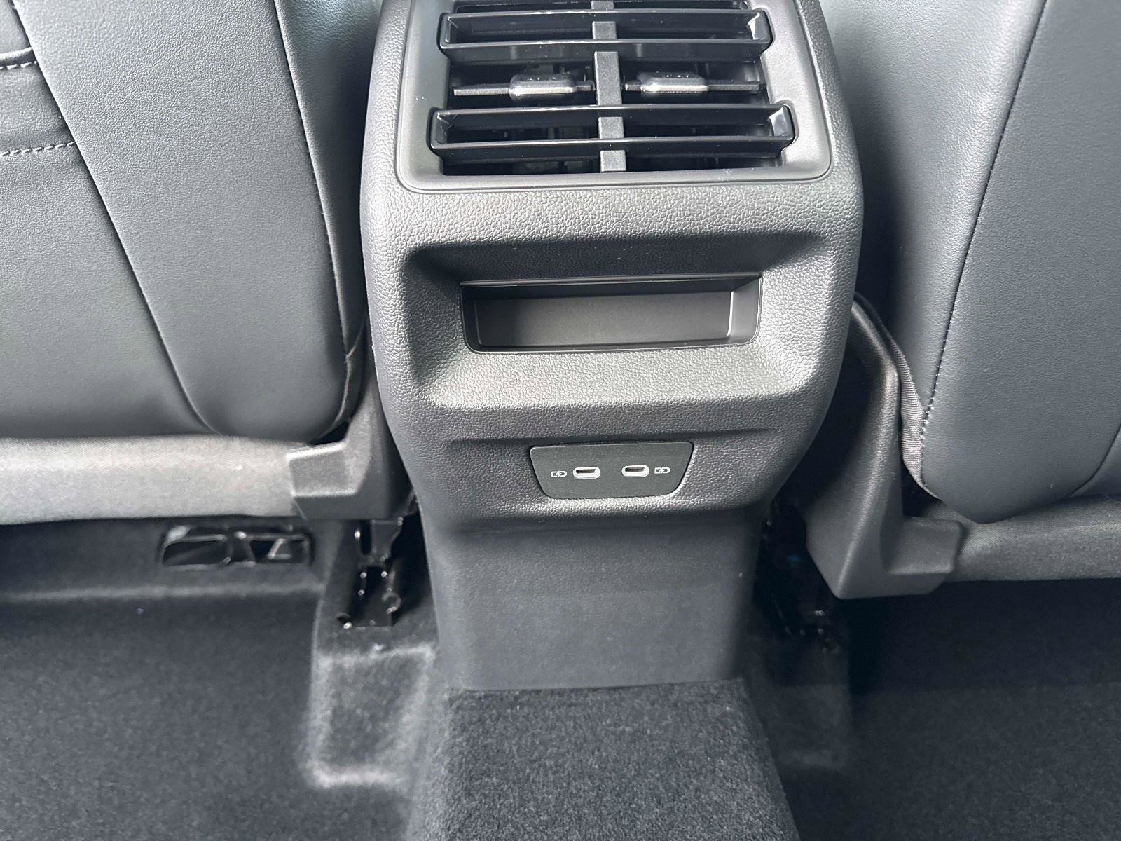 New 2026 Volkswagen Tiguan SE image 16