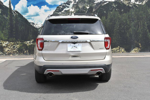 Used 2017 Ford Explorer XLT image 10