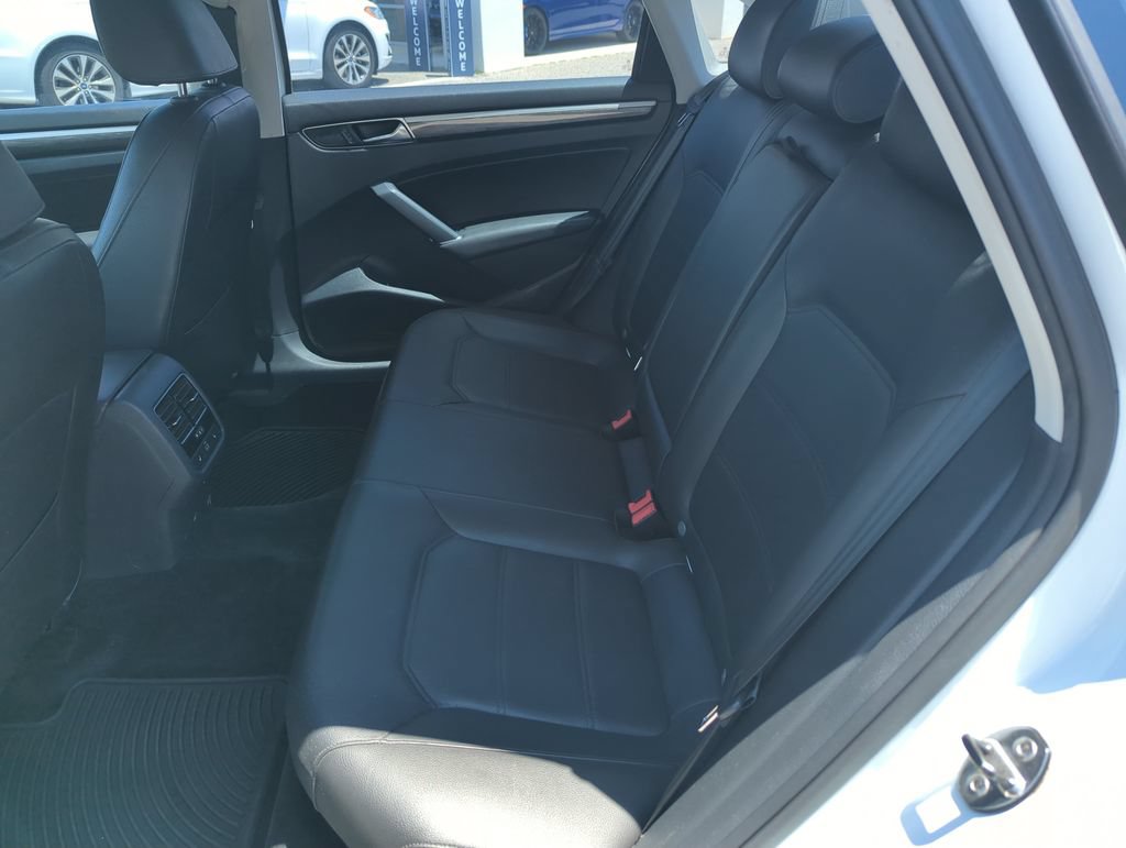 Used 2017 Volkswagen Passat 1.8T SE FWD image 30