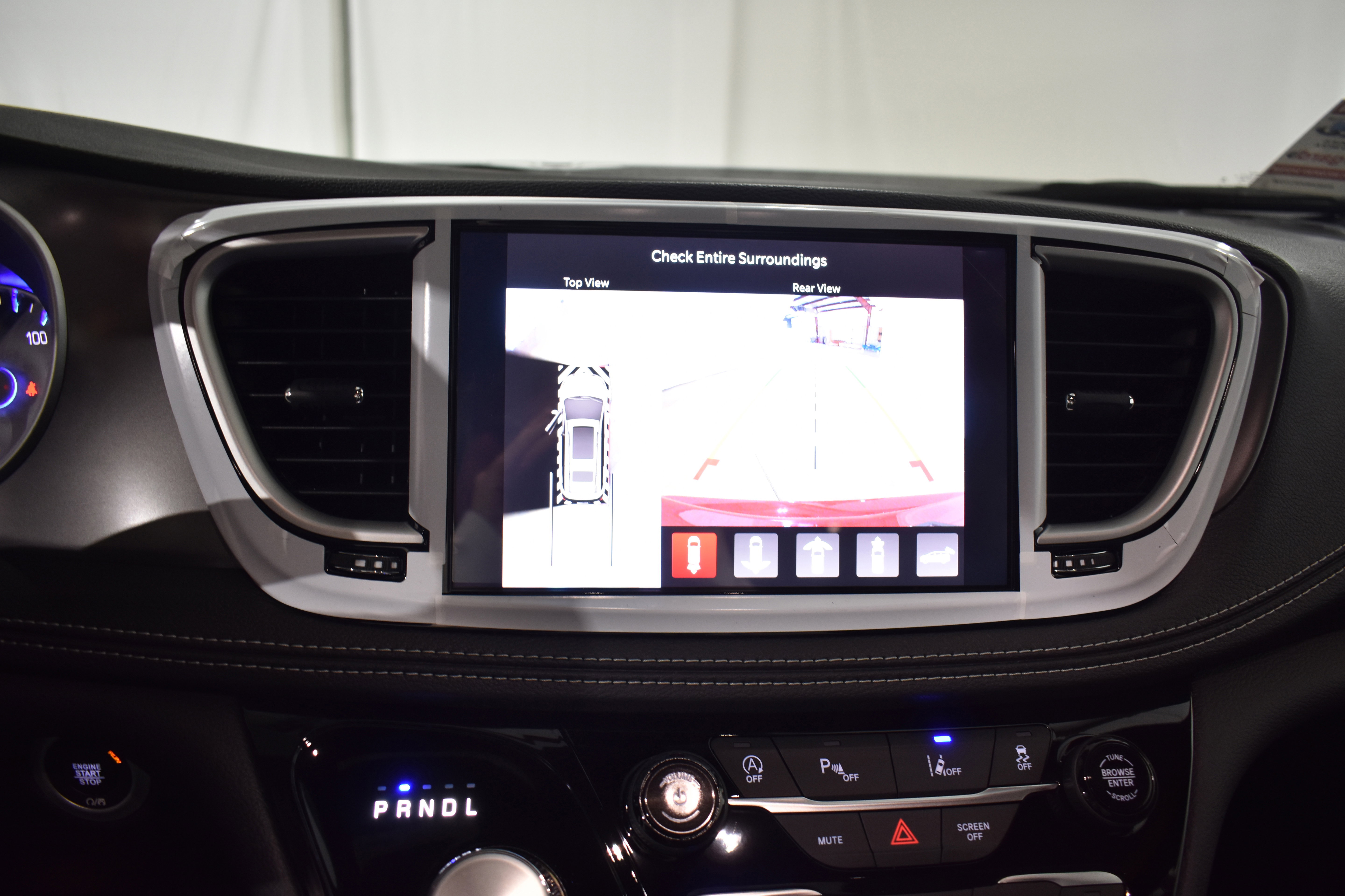 New 2026 Chrysler Pacifica Select FWD image 18