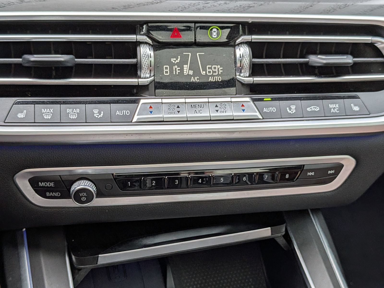 Used 2022 BMW X7 xDrive40i w/ Premium Package AWD/4WD image 25