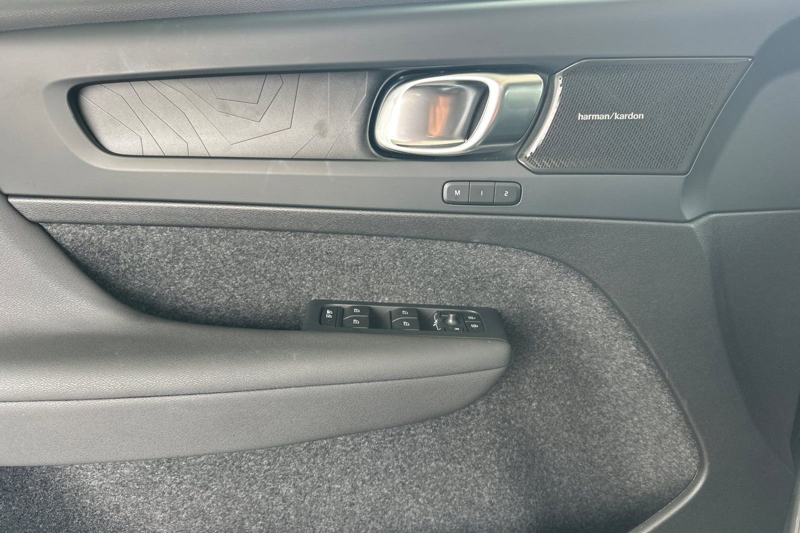 Used 2024 Volvo XC40 Recharge Ultimate w/ Protection Package Premier image 11