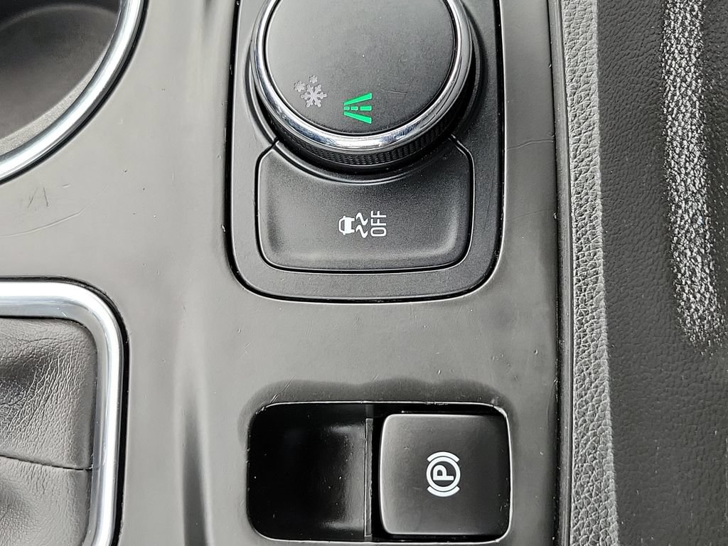 Used 2021 Chevrolet Traverse LS FWD image 22