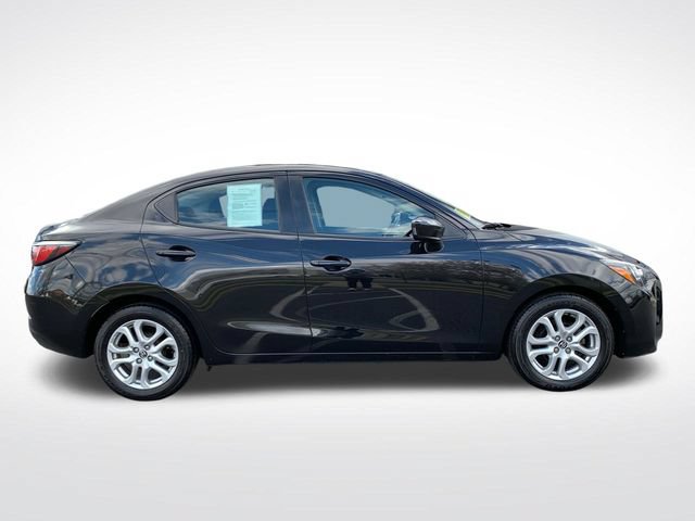 Used 2017 Toyota Yaris iA FWD image 2