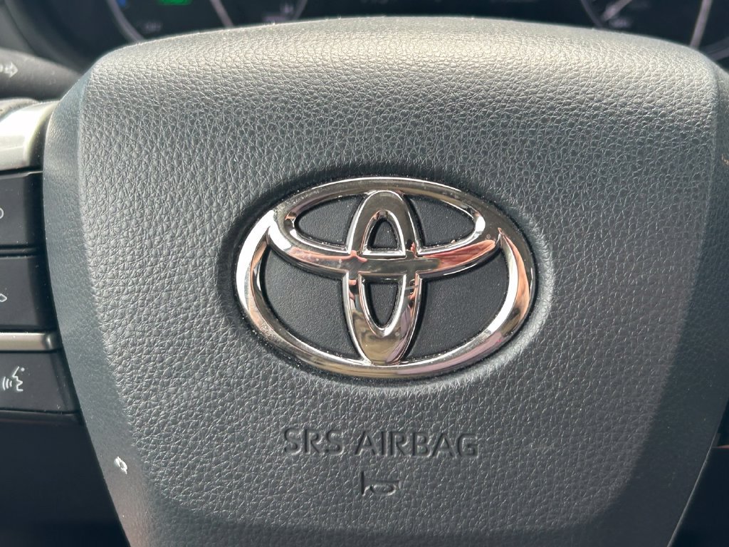 Used 2023 Toyota Sienna Limited AWD/4WD image 42