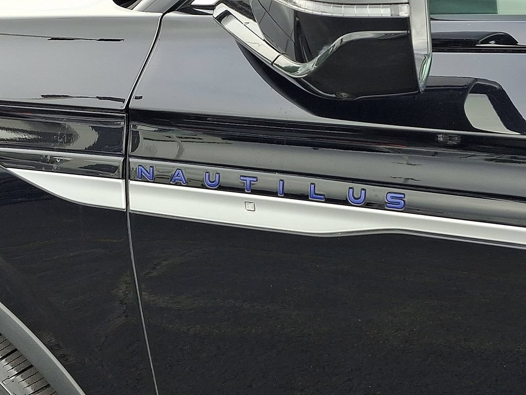 Certified 2025 Lincoln Nautilus Premier AWD/4WD image 30