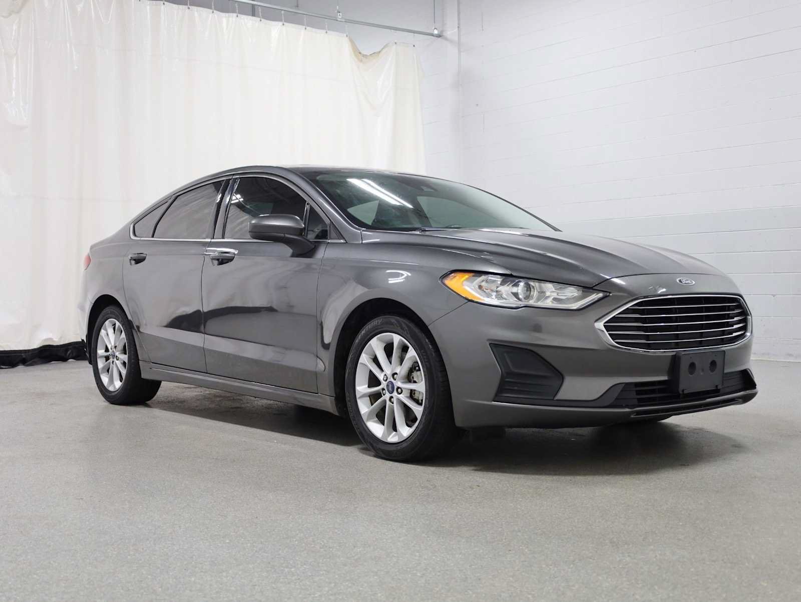 Used 2019 Ford Fusion SE FWD image 13