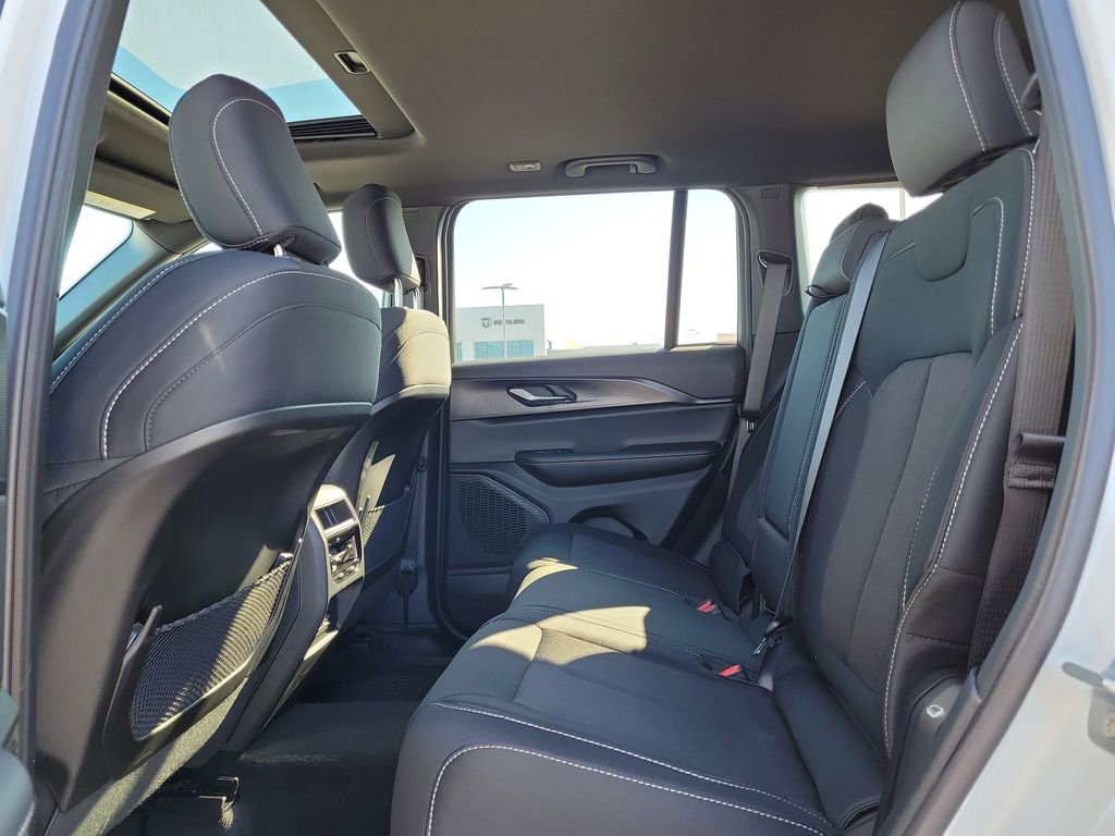 New 2025 Jeep Grand Cherokee Laredo X image 12