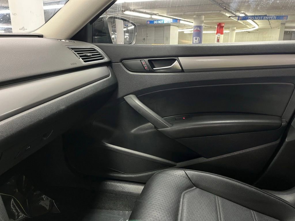 Used 2015 Volkswagen Passat 1.8T Wolfsburg Edition image 22