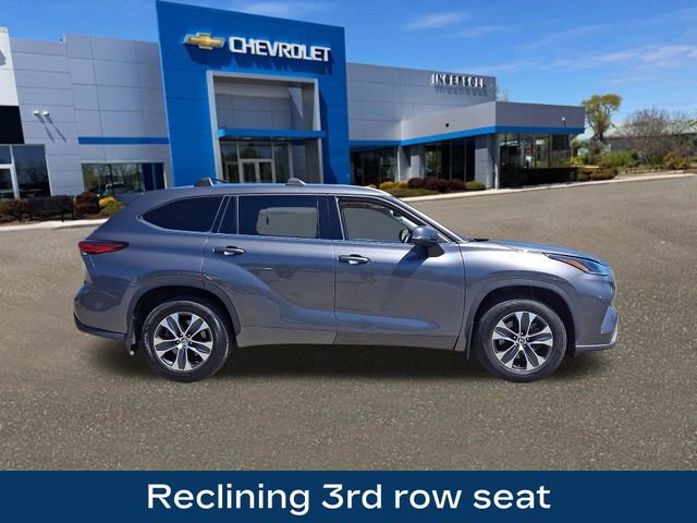 Used 2021 Toyota Highlander XLE AWD/4WD image 26